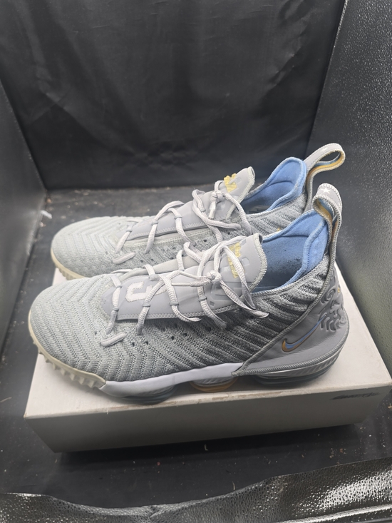 Nike Light Gray Sneakers with Blue Interior main image 5